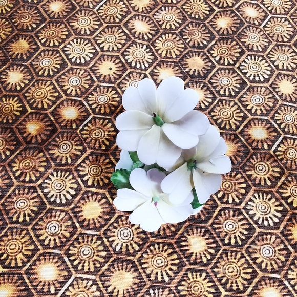 Vintage Radnor Bone China Hand Made White Gardenia Floral Arrangement Figurine - Picture 9 of 17